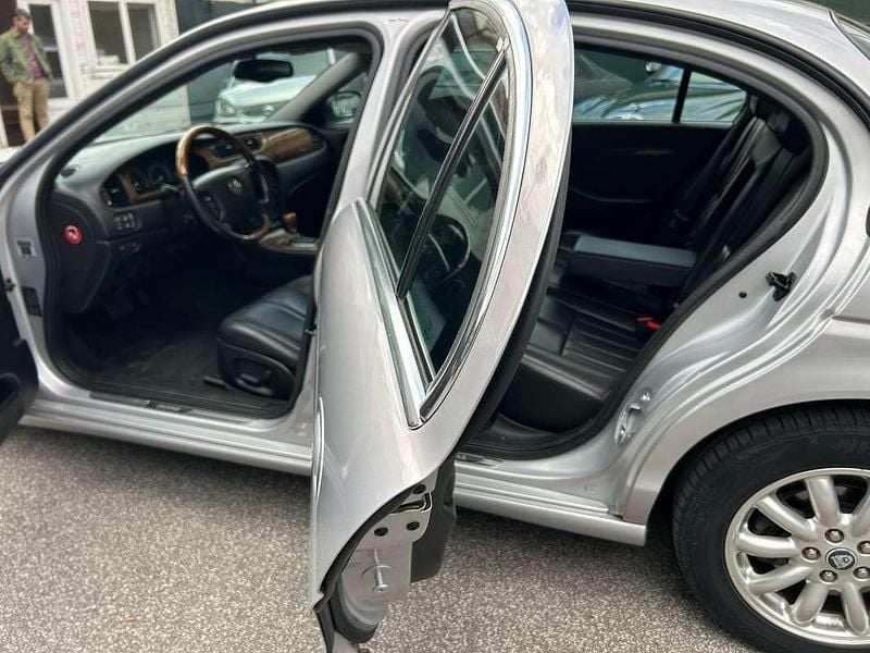 Usata Jaguar S-Type Executive 200 CV (147 kW) 2002 Argento Berlina