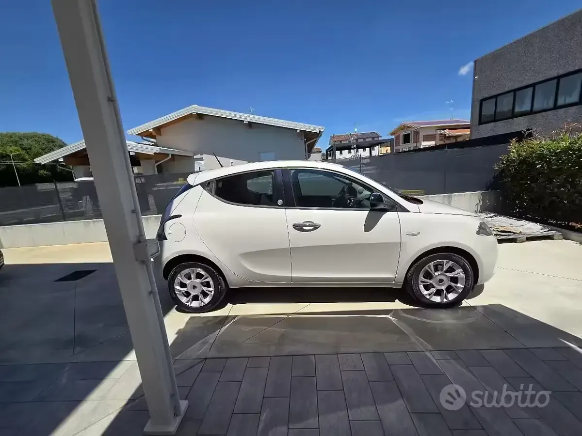 Usata Lancia Ypsilon Gold 95 CV (69 kW) 2015 Utilitaria
