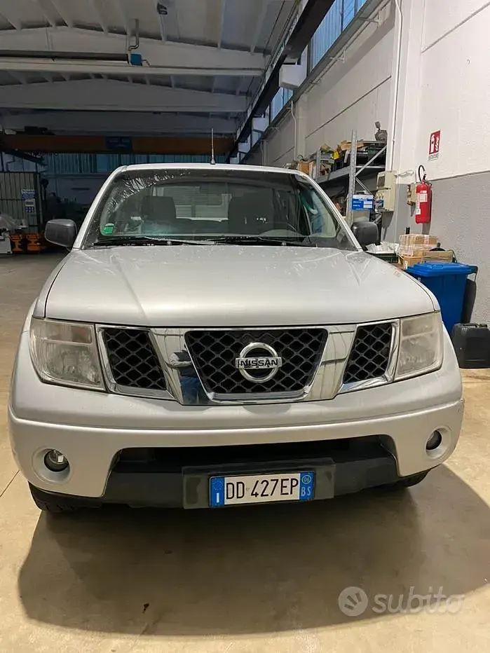 Usata Nissan Navara 171 CV (125 kW) 2006 Grigio Pick-up