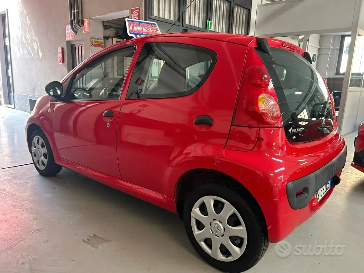 Usata Peugeot 107 68 CV (50 kW) 2009 Rosso Utilitaria