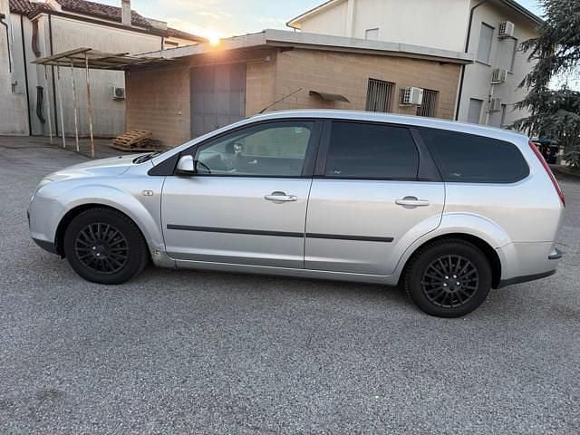 Usata Ford Focus S 110 CV (80 kW) 2007 Grigio Station wagon