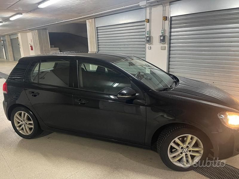 Usata VW Golf VI Comfortline 122 CV (89 kW) 2009 Nero Utilitaria