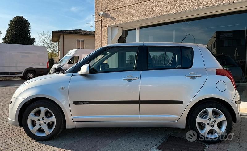 Usata Suzuki Swift 92 CV (67 kW) 2007 Grigio Utilitaria