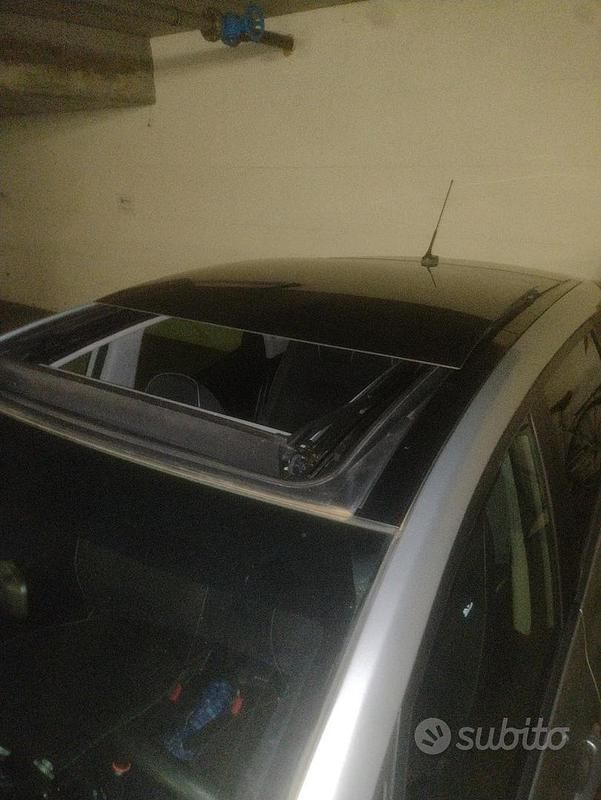 Usata Kia Venga 90 CV (66 kW) 2011 Grigio Utilitaria