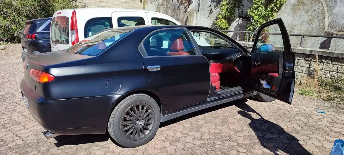 Usata Alfa Romeo 166 101 CV (74 kW) 2006 Nero Berlina