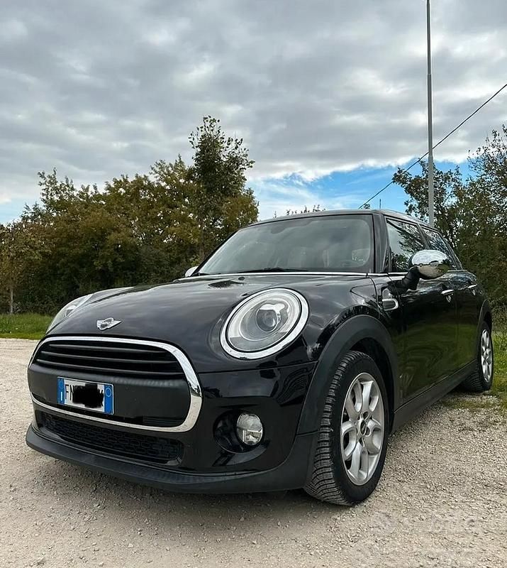 Usata Mini One D Business 95 CV (69 kW) 2016 Nero Utilitaria