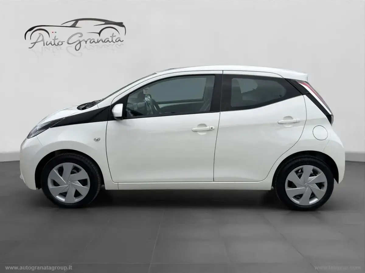 Usata Toyota Aygo Cool 69 CV (50 kW) 2016 Bianco Utilitaria