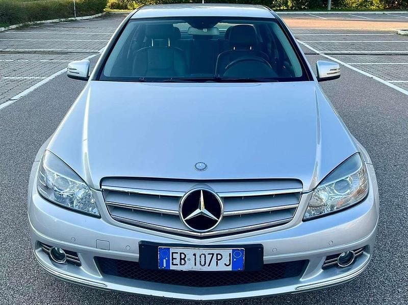 Argento Usata 2009 Mercedes C220 Avantgarde Tre volumi | 4990 € (Buon prezzo) - Immagine 1/4