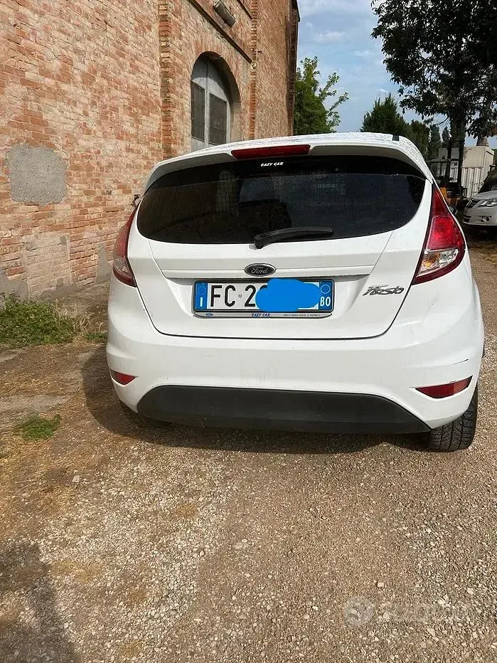 Usata Ford Fiesta Business Edition 75 CV (55 kW) 2016 Bianco Utilitaria