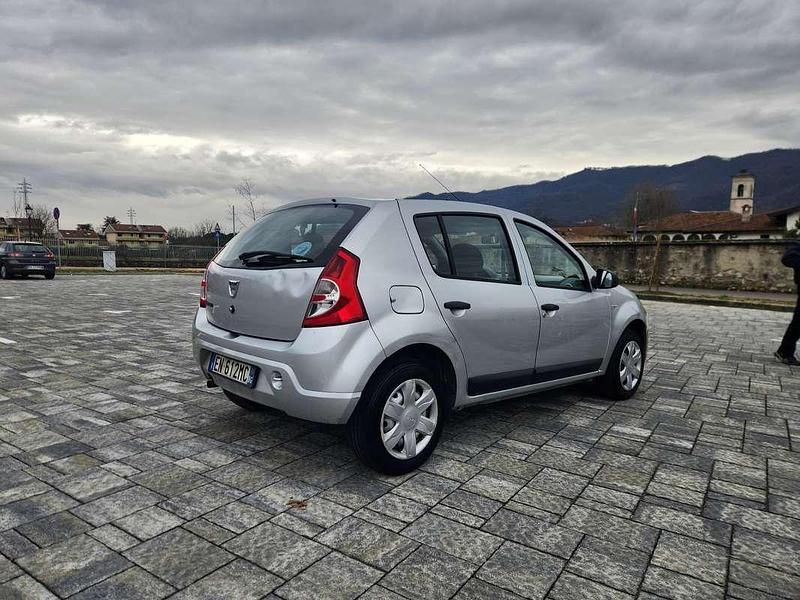 Usata Dacia Sandero Ambiance 75 CV (55 kW) 2012 Berlina