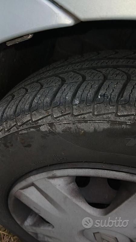 Usata Renault Clio II 65 CV (47 kW) 2003 Grigio Berlina