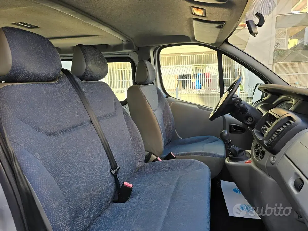 Usata Nissan Primastar 100 CV (73 kW) 2006 Grigio Monovolume