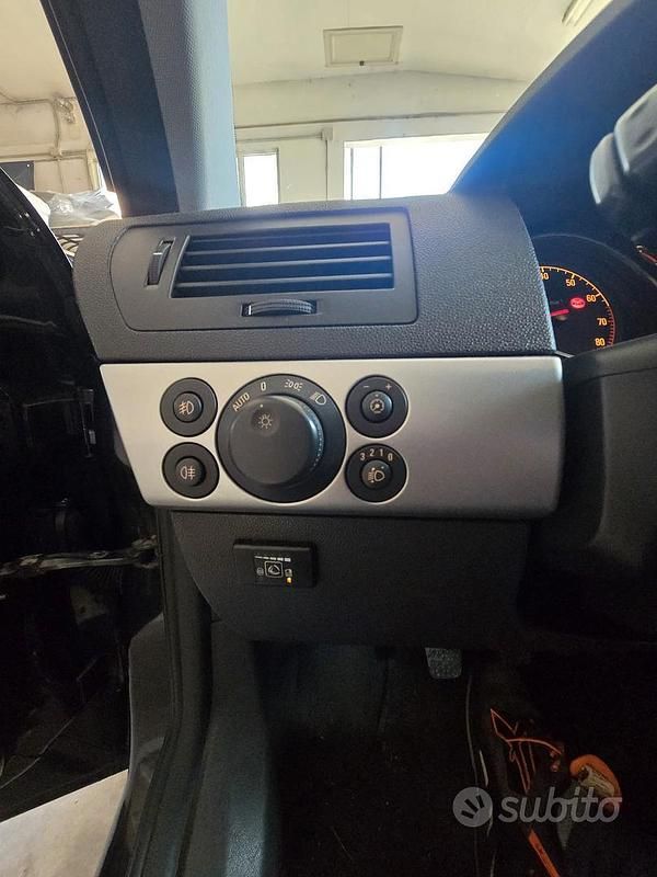 Usata Opel Astra 101 CV (74 kW) 2010 Nero Station wagon