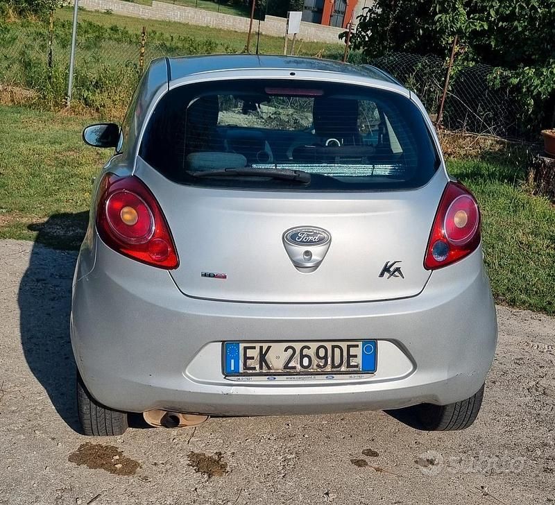 Begagnad Ford Ka 75 HK (55 kW) 2011 Silver Halvkombi