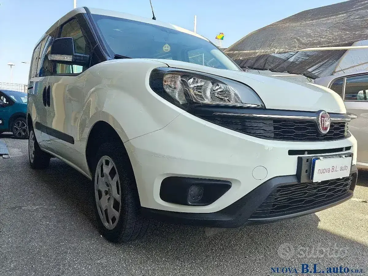 Usata Fiat Doblò Lounge 120 CV (88 kW) 2019 Bianco Monovolume