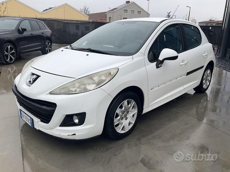 Usata Peugeot 207 Access 70 CV (51 kW) 2011 Bianco Utilitaria
