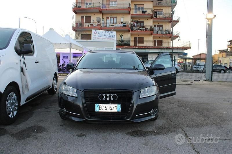 Nero Usata 2010 Audi A3 Attraction Tre volumi | 5000 € (Buon prezzo) - Immagine 1/4