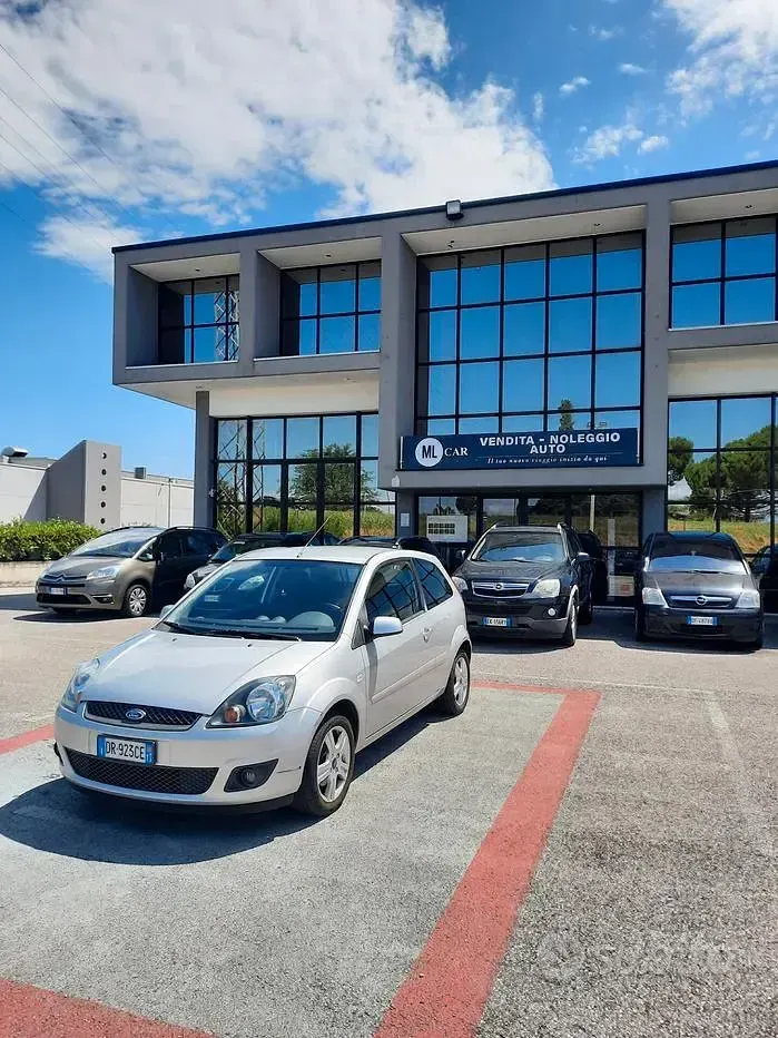 Usata Ford Fiesta Ghia 75 CV (55 kW) 2008 Utilitaria