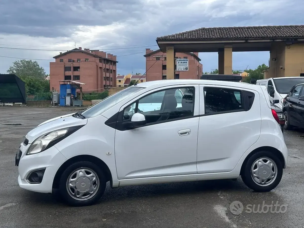 Begagnad Chevrolet Spark 65 HK (47 kW) 2013 Vit Halvkombi