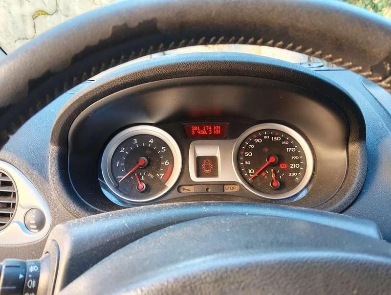 Usata Renault Clio III 75 CV (55 kW) 2006 Nero Berlina