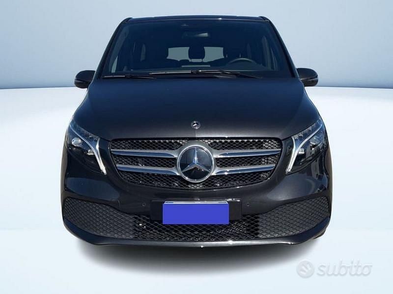 Usata Mercedes V250 Avantgarde 190 CV (139 kW) 2024 Grigio scuro metallizzato Monovolume