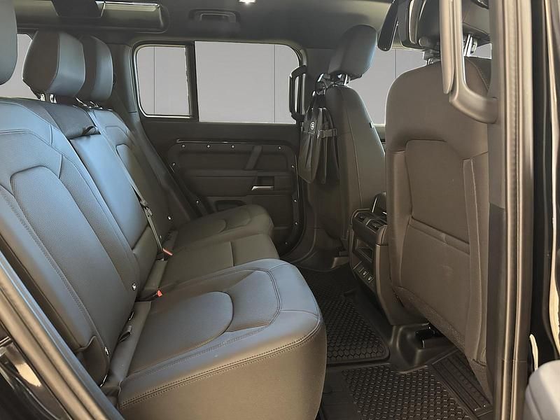 Usata Land Rover Defender S 200 CV (147 kW) 2025 Santorini black SUV