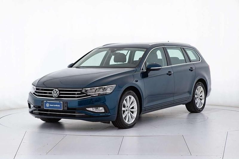 Usata VW Passat Business 150 CV (110 kW) 2023 Blu/azzurro Station wagon