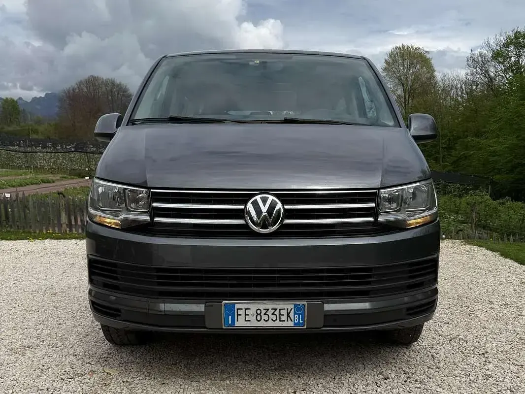 Usata VW Caravelle 150 CV (110 kW) 2016 Grigio Furgone