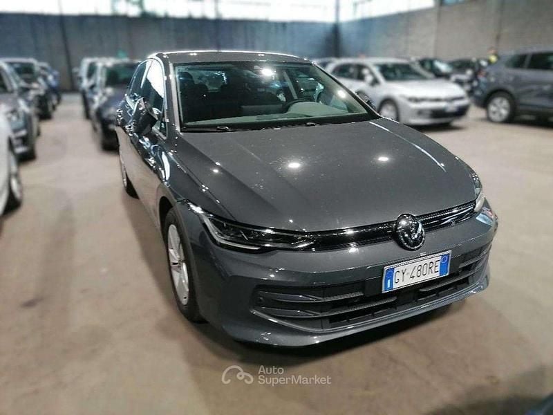 Usata VW Golf VIII Life 116 CV (85 kW) 2025 Grigio Berlina