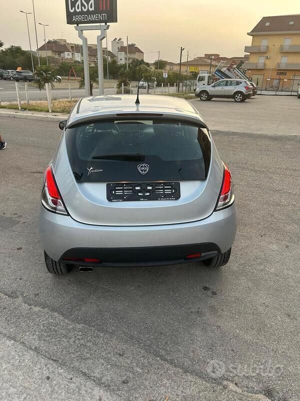 Usata Lancia Ypsilon Silver 95 CV (69 kW) 2012 Grigio Utilitaria