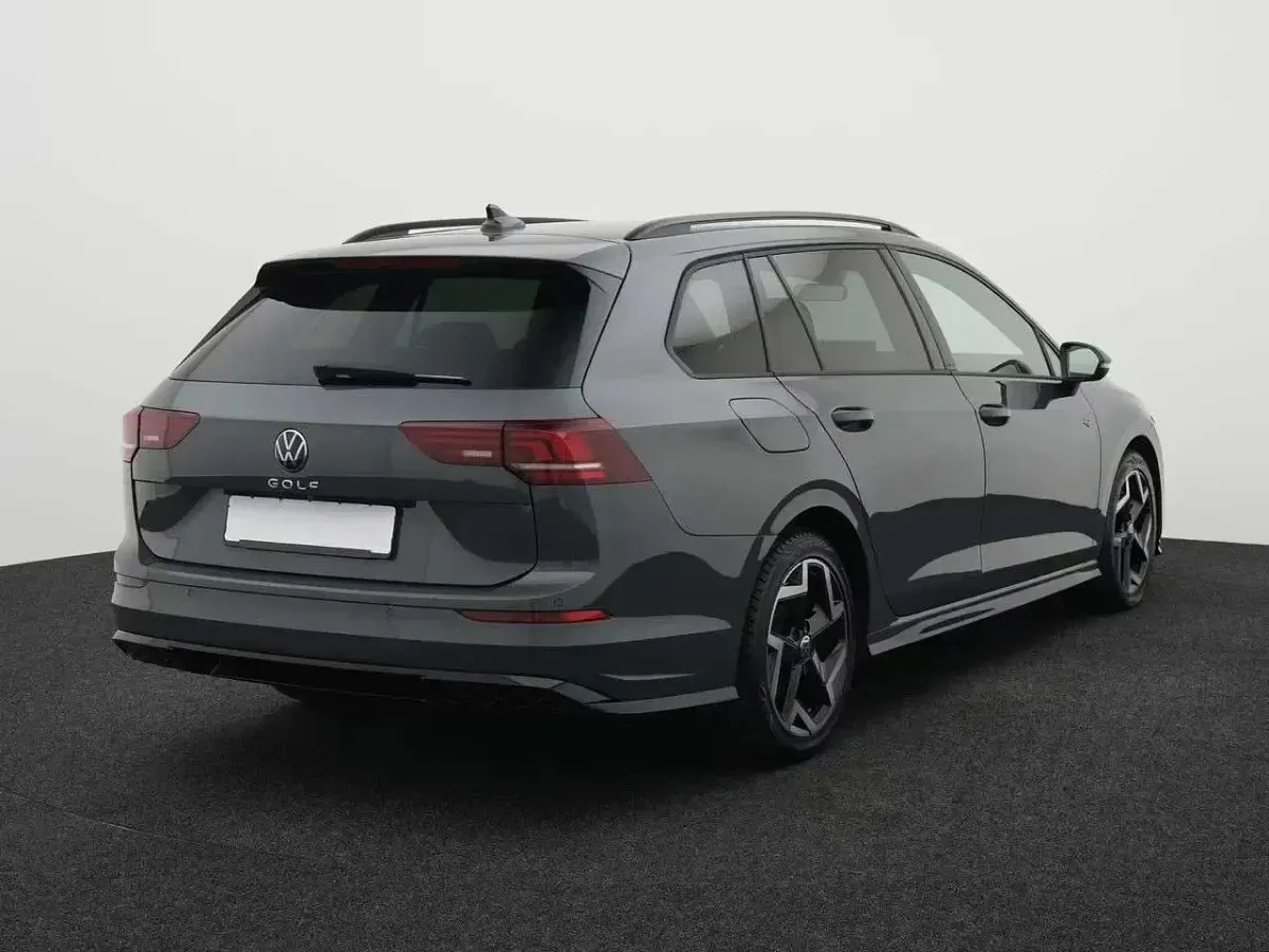 Usata VW Golf VIII R-line 150 CV (110 kW) 2025 Grigio metallico Station wagon