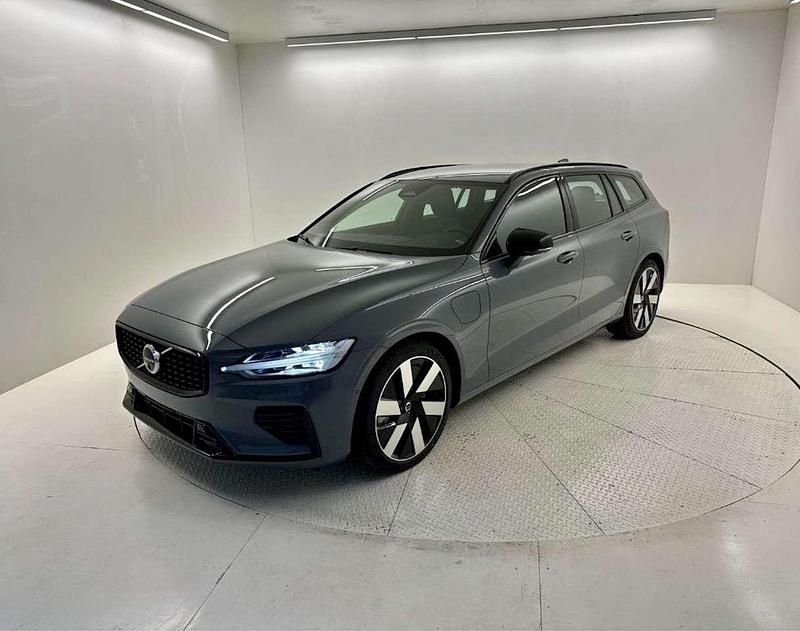 Grigio Nuova 2025 Volvo V60 Plus Station wagon | 52.900 € (Buon prezzo) - Immagine 1/4
