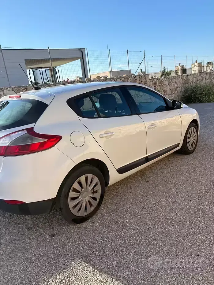 Usata Renault Mégane 110 CV (80 kW) 2011 Bianco Berlina