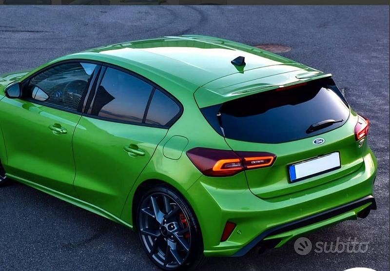 Usata Ford Focus ST 280 CV (205 kW) 2022 Verde Berlina