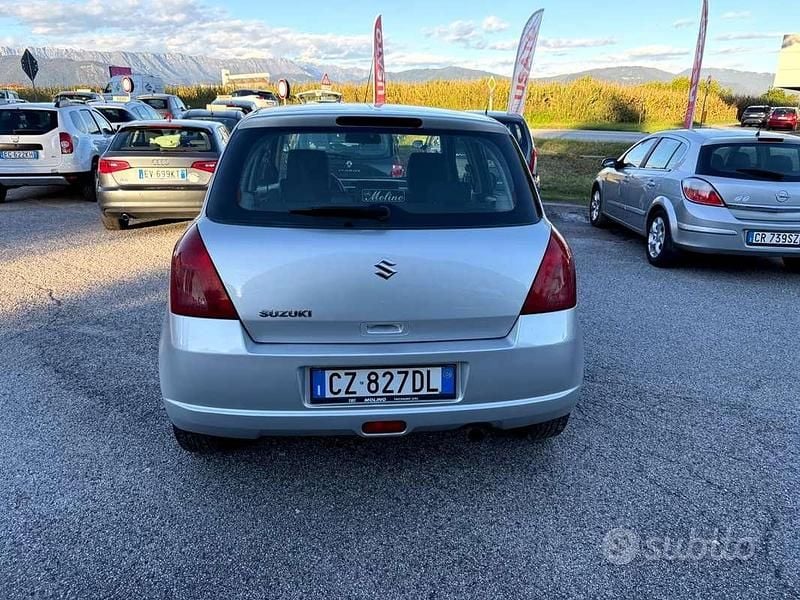 Second-hand Suzuki Swift GLX 69 CP (50 kW) 2006 Argintiu Hatchback
