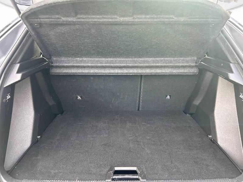 Usata Peugeot 2008 Allure 101 CV (74 kW) 2024 Grigio artense SUV