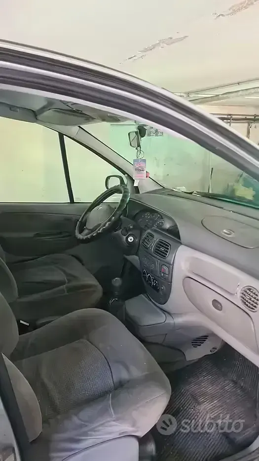 Usata Renault Scénic II 100 CV (73 kW) 2004 Grigio Monovolume