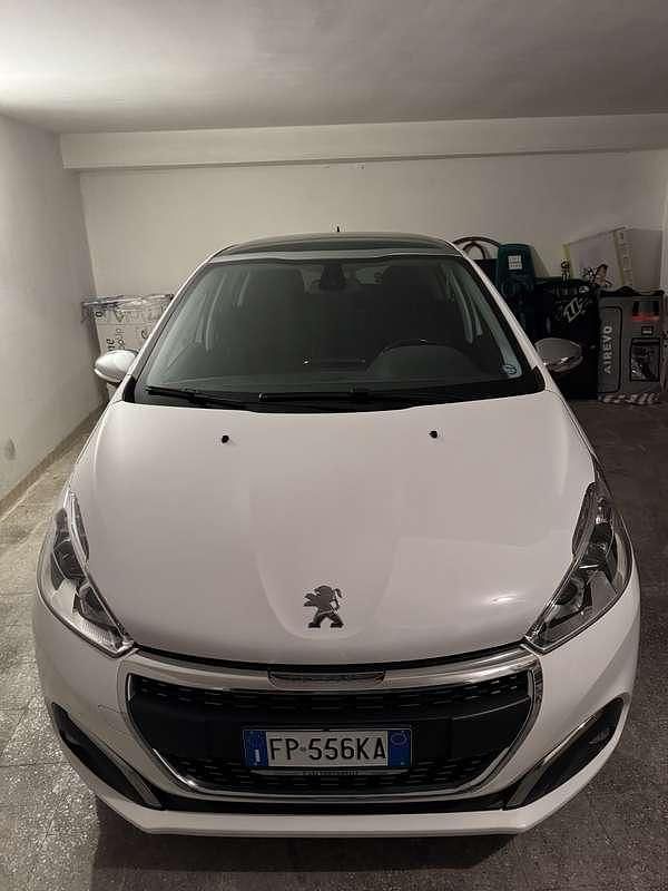Usata Peugeot 208 Allure 82 CV (60 kW) 2018 Bianco Utilitaria