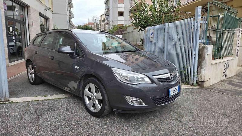 Usata Opel Astra 110 CV (80 kW) 2012 Grigio Station wagon