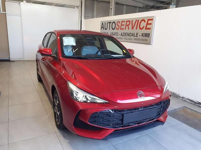 Nuova MG MG3 Luxury 102 CV (75 kW) 2026 Rosso Utilitaria