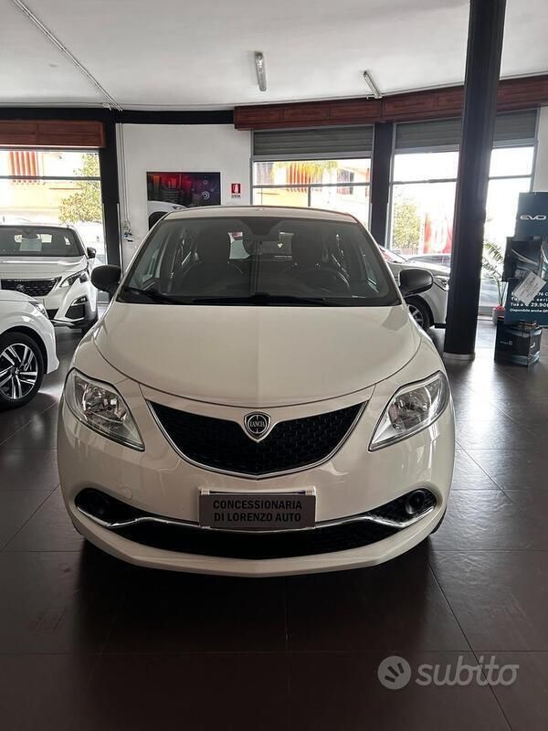Usata Lancia Ypsilon 85 CV (62 kW) 2017 Bianco Utilitaria
