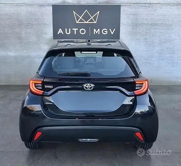Usata Toyota Yaris Trend 72 CV (52 kW) 2022 Grigio Utilitaria