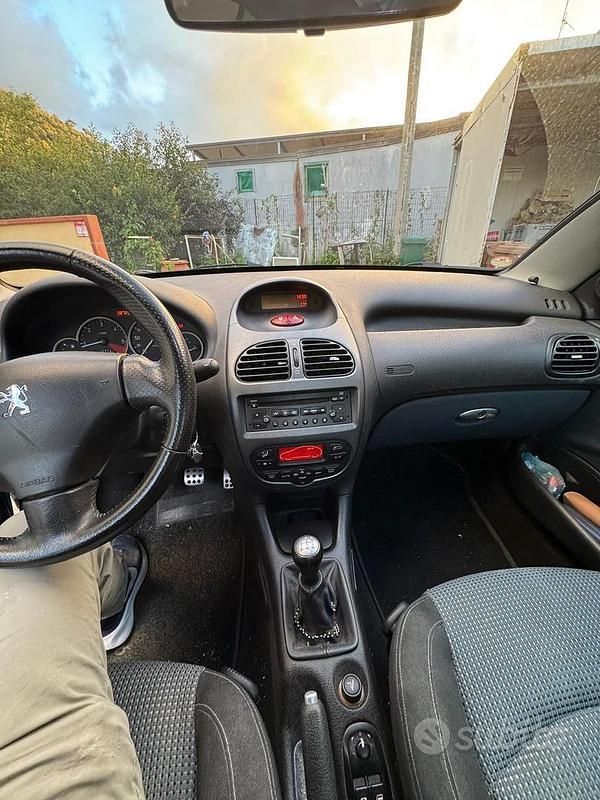 Usata Peugeot 206 125 CV (91 kW) 2006 Grigio Cabrio