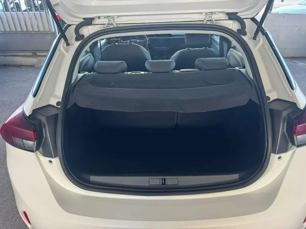 Usata Opel Corsa Edition 101 CV (74 kW) 2023 Bianco Utilitaria