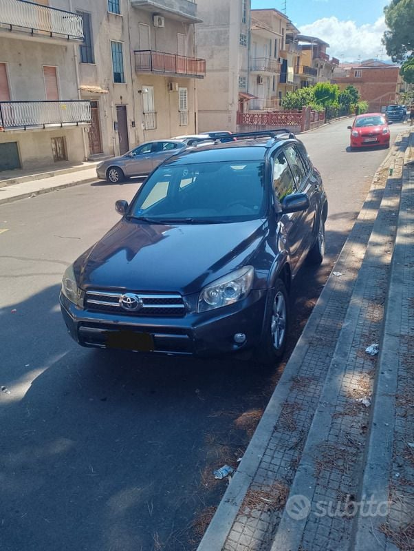 Usata Toyota RAV4 136 CV (100 kW) 2008 Grigio SUV