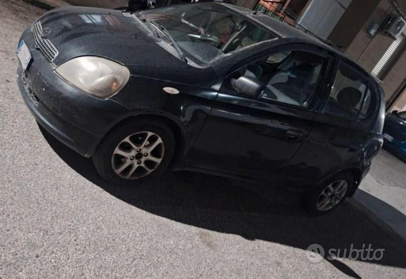 Usata Toyota Yaris 2000 Nero Berlina