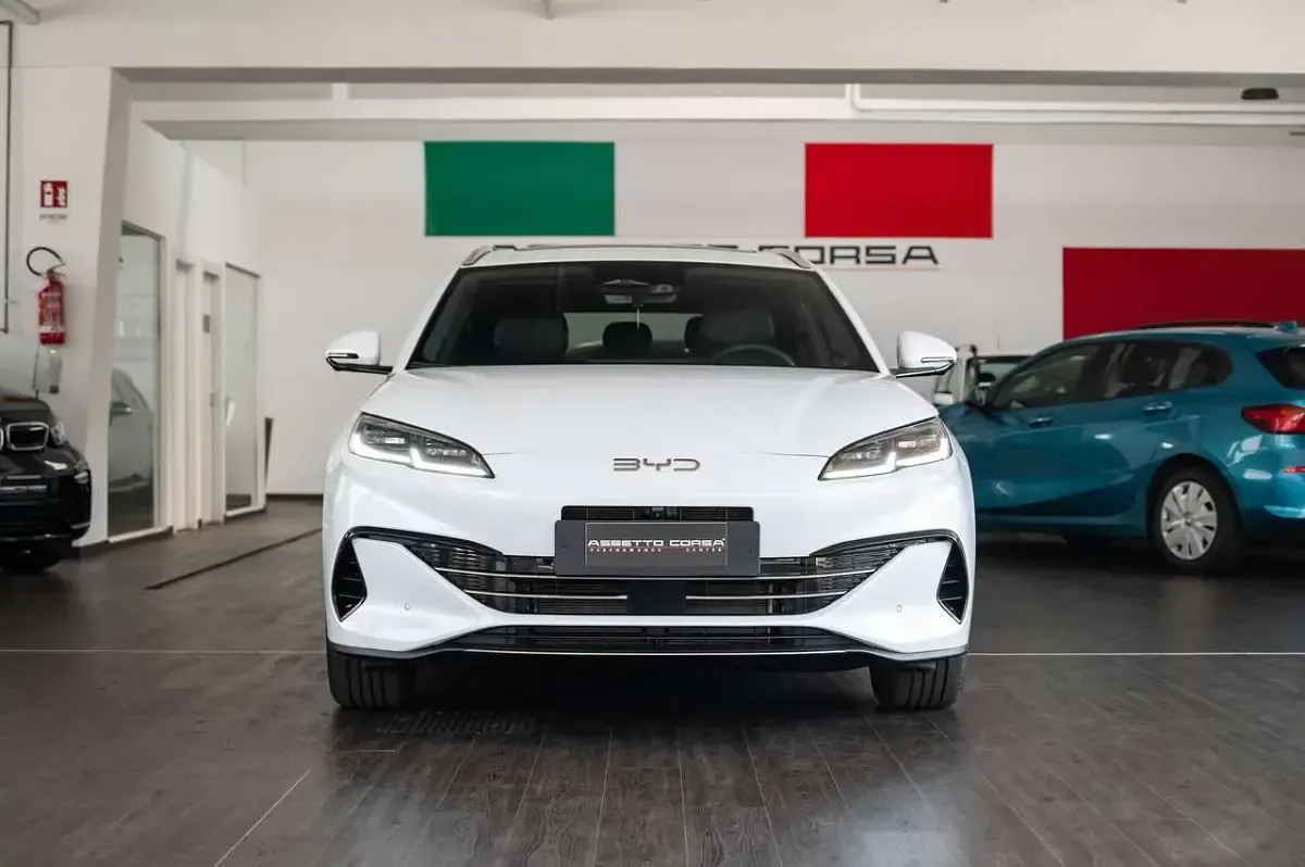 Nuova BYD Seal 212 CV (155 kW) 2026 Polar white Station wagon