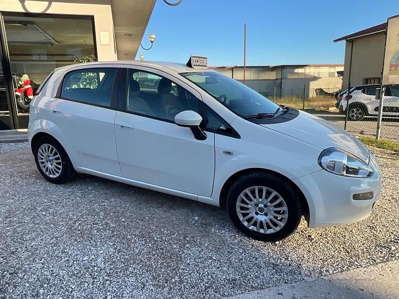 Usata Fiat Punto Street 75 CV (55 kW) 2014 Bianco Berlina