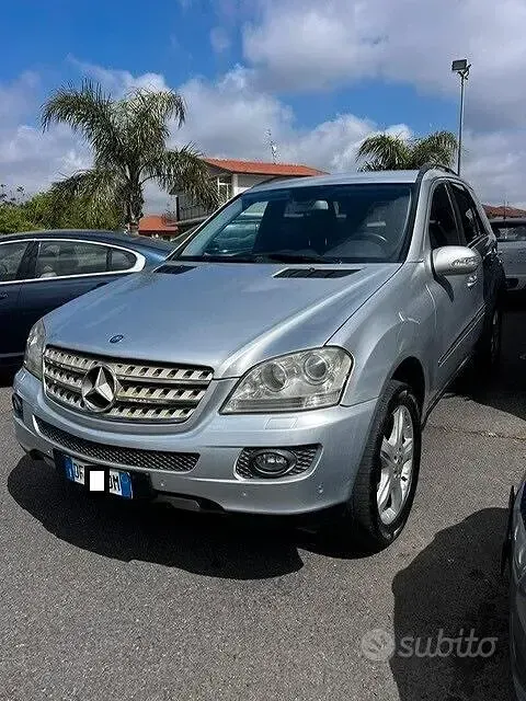 Begagnad Mercedes ML320 306 HK (225 kW) 2007 Grå SUV