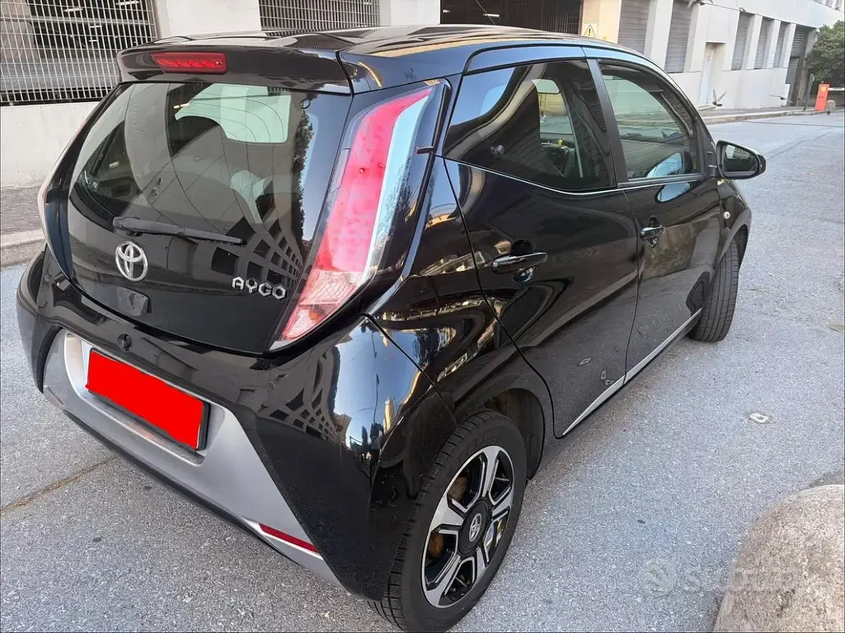 Usata Toyota Aygo X-clusiv 69 CV (50 kW) 2015 Grigio Utilitaria